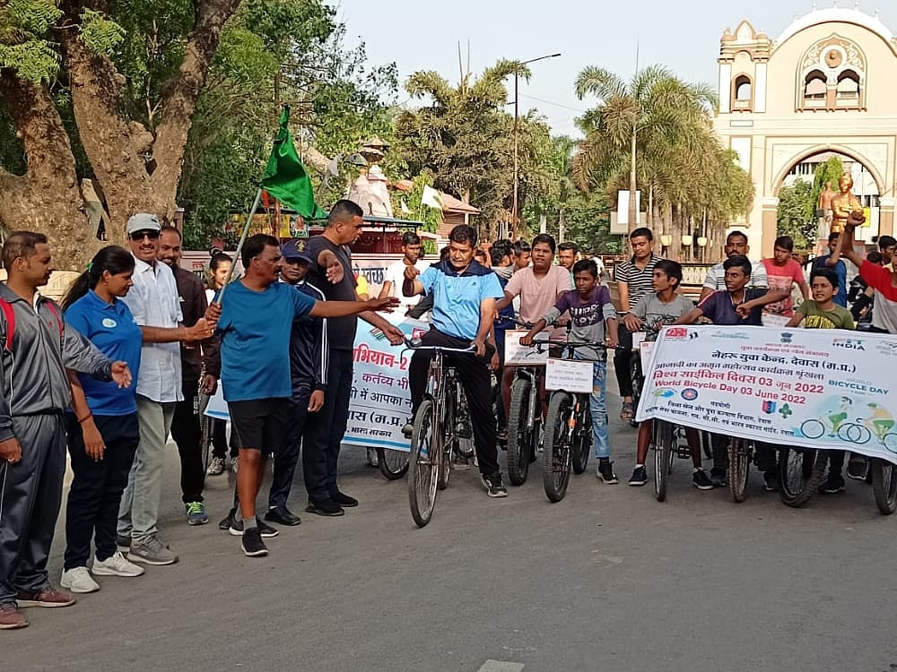 Dewas: Cycle rally held on World Bicycle Day - Vimarsana News
