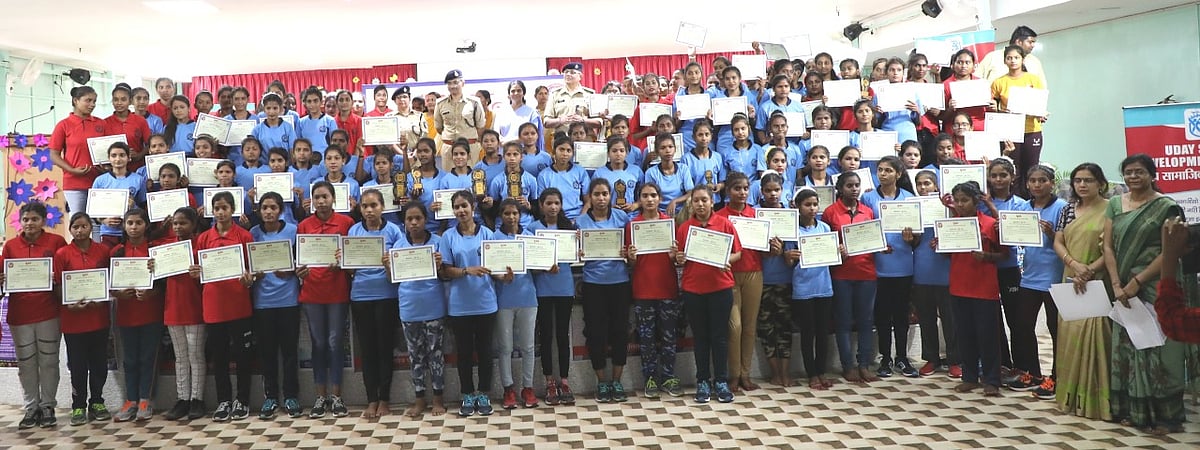 Bhopal: Girls can fulfil their dreams only if parents shed old beliefs: Bhopal Police Commissioner Makrand Deuskar - Vimarsana News