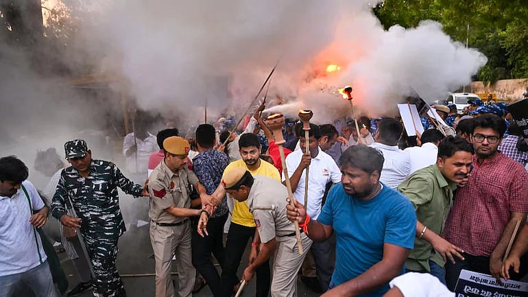 Agnipath protests live updates: 260 people held, 6 FIRs registered in UP - Vimarsana News