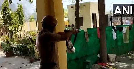 WATCH | Police personnel in Haryana resort to aerial firing after stone-pelting by protesters over 'Agnipath' scheme - Vimarsana News