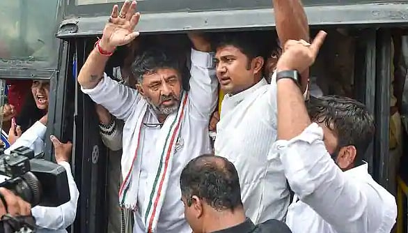 DK Shivakumar, Siddaramaiah detained as Congress stage massive protests over Rahul Gandhi's summon - Vimarsana News