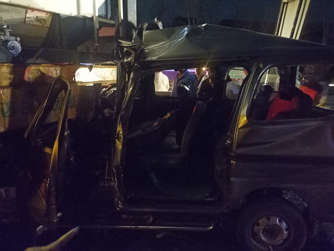One dead, five injured after car hits gas tanker on Mumbai-Pune Expressway - Vimarsana News