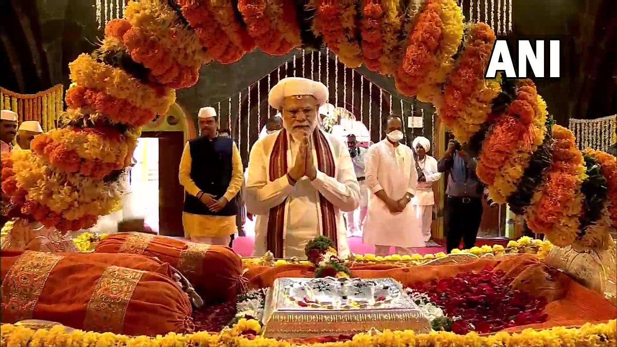 WATCH: PM Modi offers prayers at Sant Tukaram temple in Pune, inaugurates Shila temple - Vimarsana News