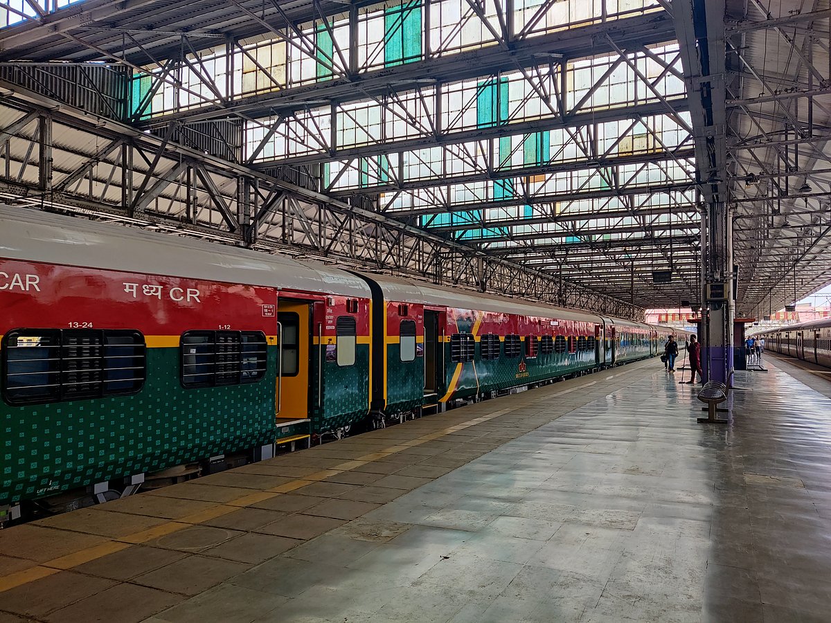 Mumbai-Pune Deccan Queen express: Here's how Central Railway has upgraded the train - Vimarsana News