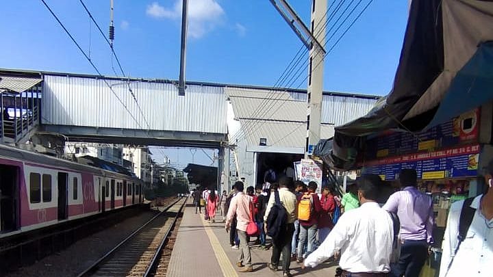 Monsoon in Mumbai: Missing covers over train platforms, here's what railway administration has to say - Vimarsana News