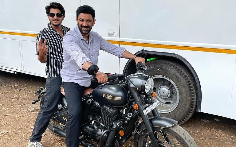 Amit Sadh gifts hairstylist a swanky new bike worth more than Rs 2 lakh - Vimarsana News