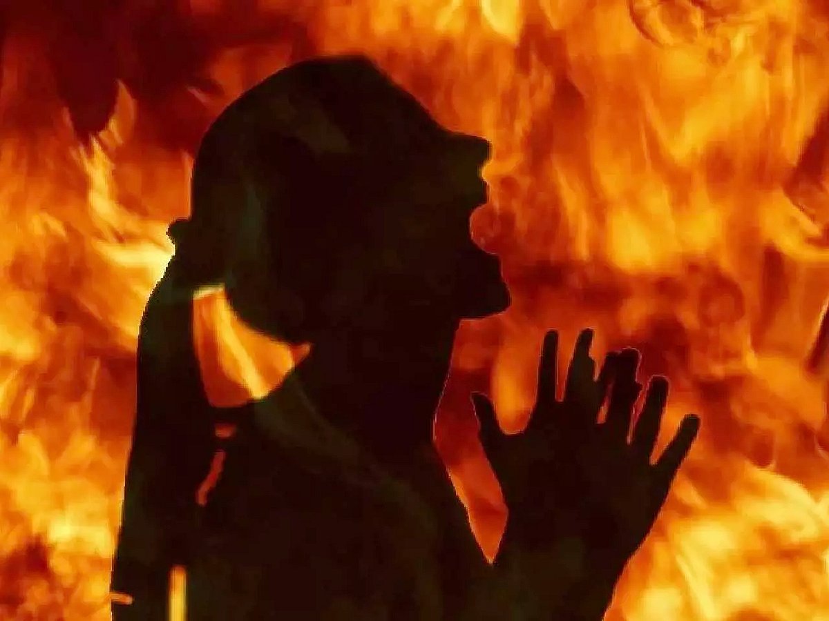 Madhya Pradesh: Set on fire over land dispute six days ago, Guna tribal woman dies - Vimarsana News