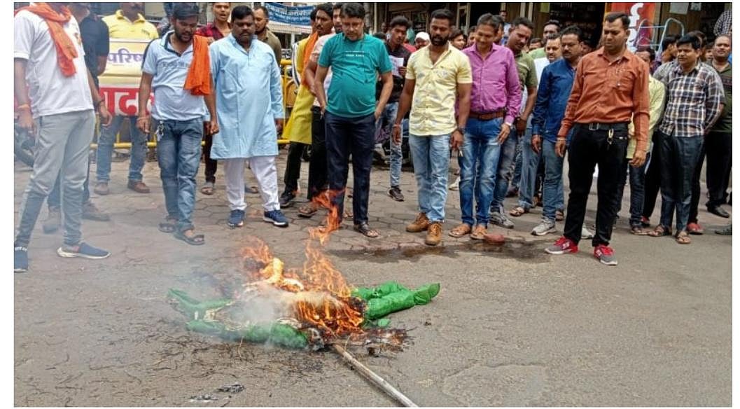 Mhow News Row: Effigies of Islamic terrorism burnt in protest of Udaipur killing - Vimarsana News