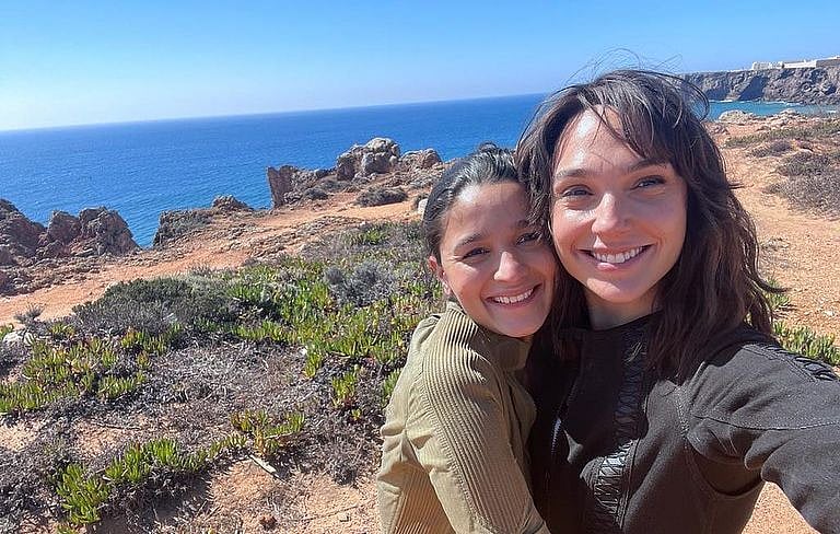 Mom-to-be Alia Bhatt wraps shoot of 'Heart of Stone', Gal Gadot calls her 'amazing talent' - Vimarsana News