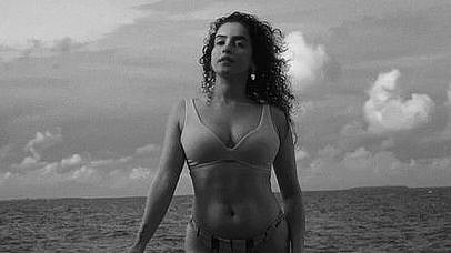 Sanya Malhotra sets temperature soaring in stunning new black-and-white bikini photo - Vimarsana News