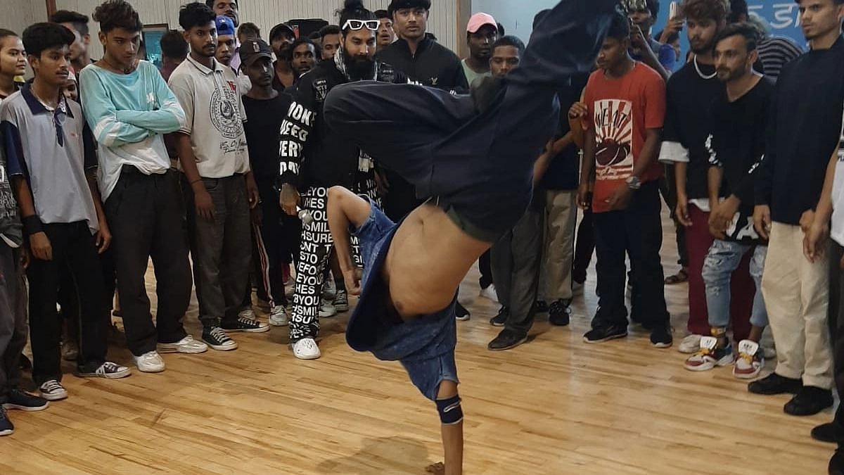 Bhopal: "Commercial Dancing is killing street dancing" B-Boys of Bhopal - Vimarsana News