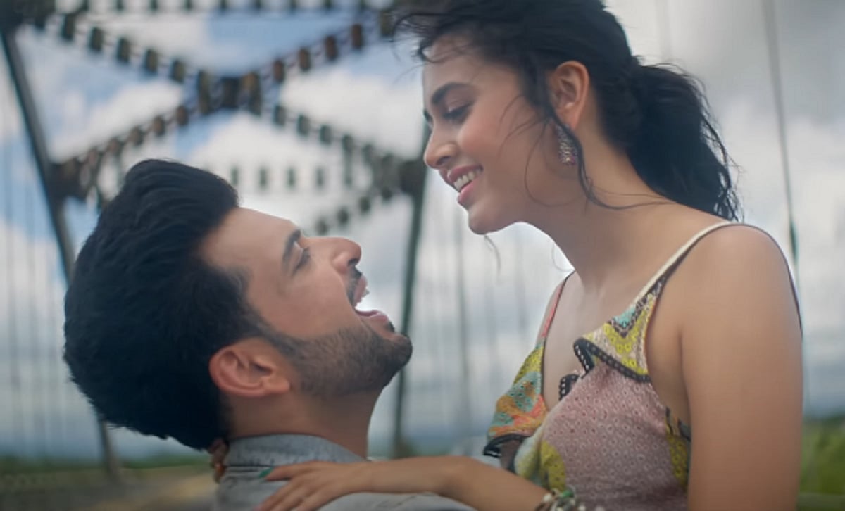 Watch: Karan Kundrra and Tejasswi Prakash's new romantic track 'Baarish Aayi Hai' out - Vimarsana News