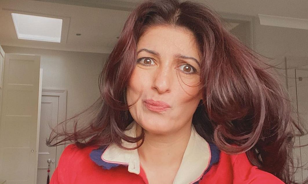 Check out Twinkle Khanna's reaction after she comes across a man selling pirated copies of her books - Vimarsana News