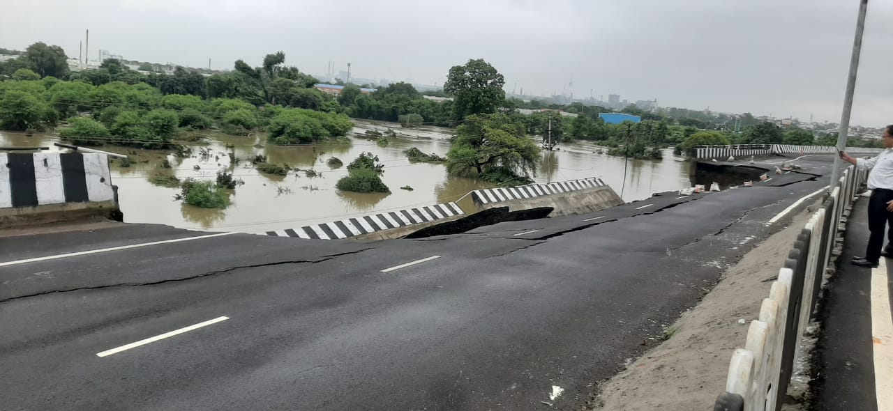 MP Rain Woes Bridge Build On Kaliasot River Collapses On Bhopal Raisen 