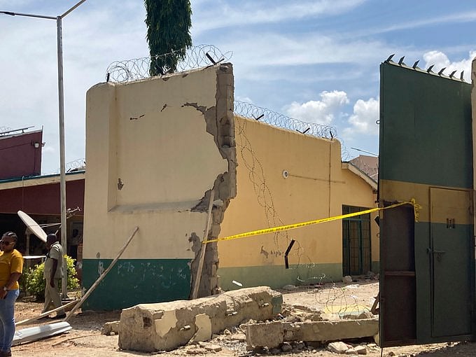 Nigeria: At least 600 inmates escape after Jihadis attack Kuje prison in capital city Abuja - Vimarsana News