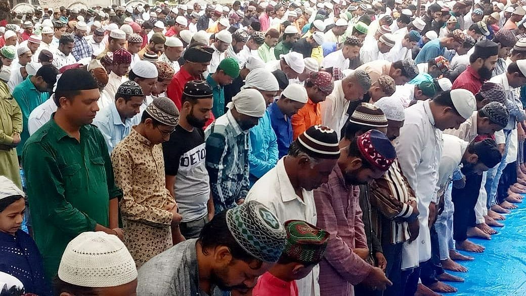 Indore: Eid-ul-Azha celebrated amidst light showers - Vimarsana News