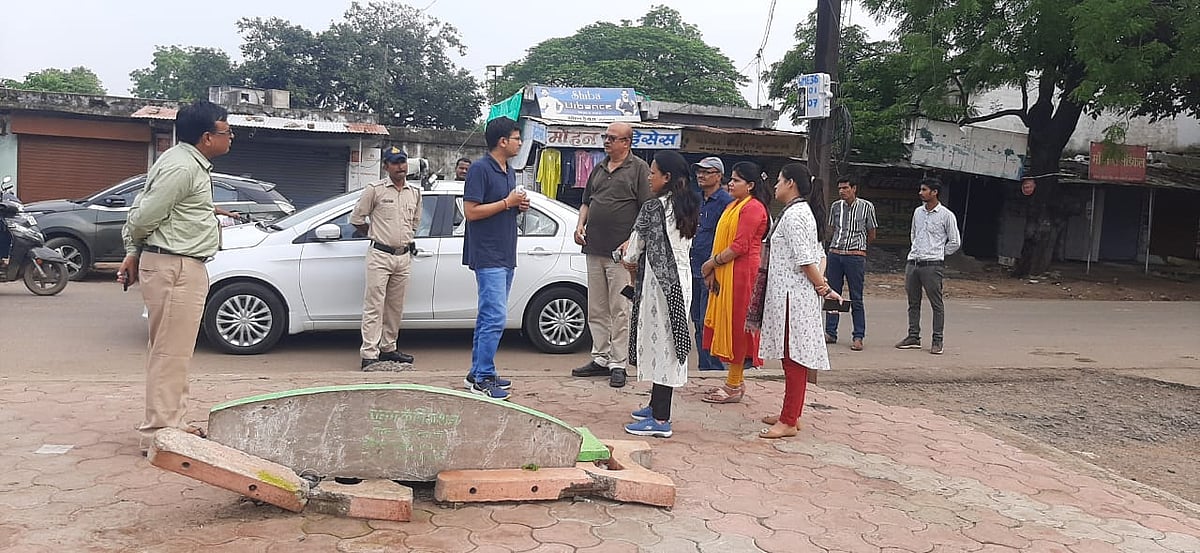 Narmadapuram: Ensure proper cleanliness, check stray animal menace, says collector Singh - Vimarsana News