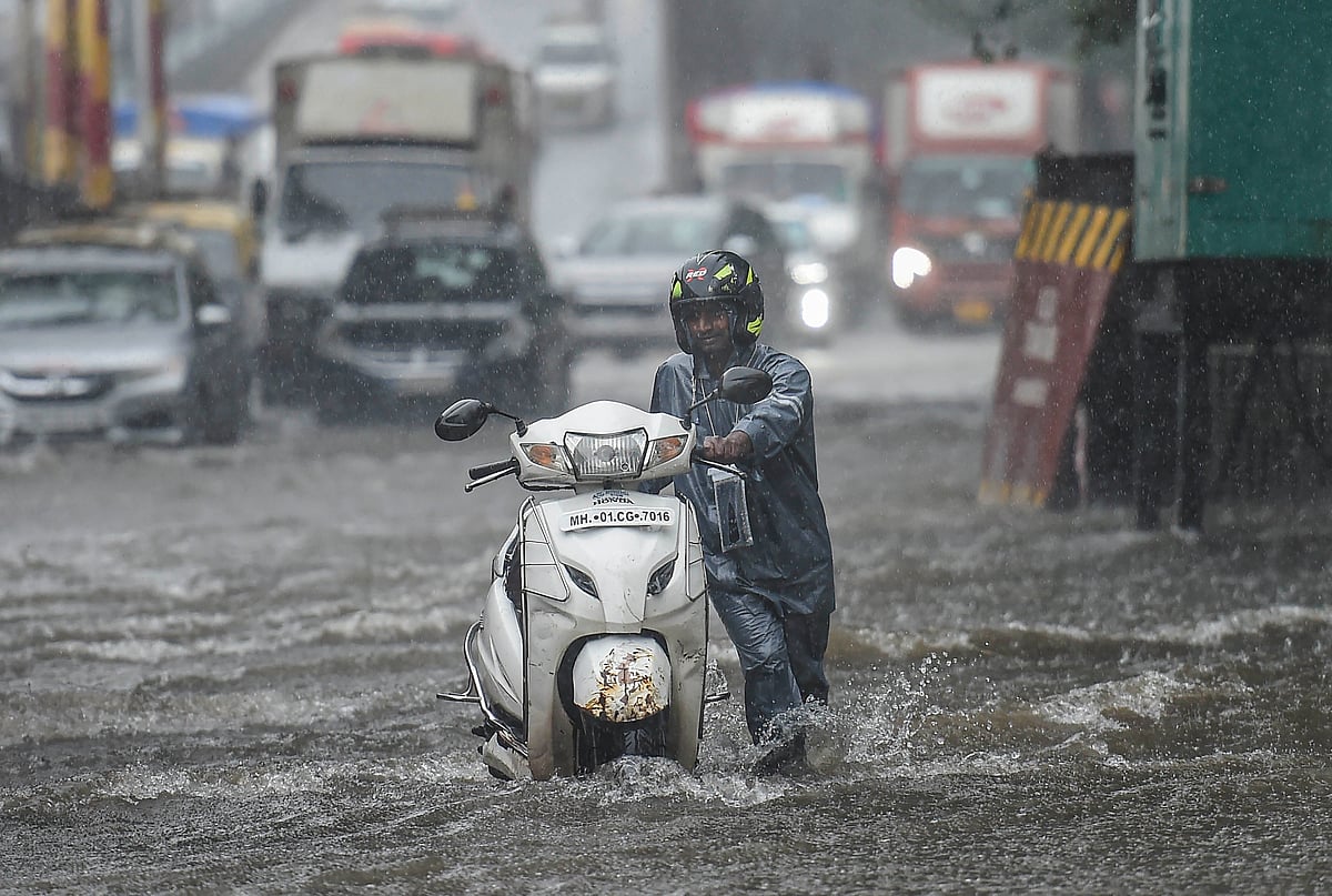 Valsad NH 48 Mumbai Ahmedabad highway closed due to floods