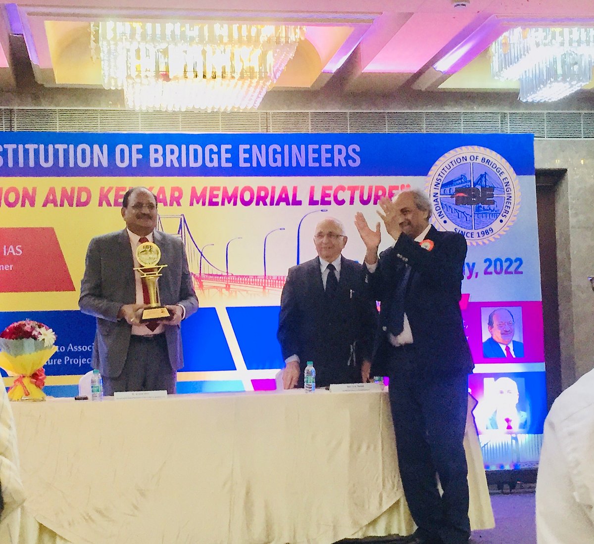 Mumbai: Maha Metro MD Dr Brijesh Dixit conferred with Special Lifetime Achievement Award - Vimarsana News