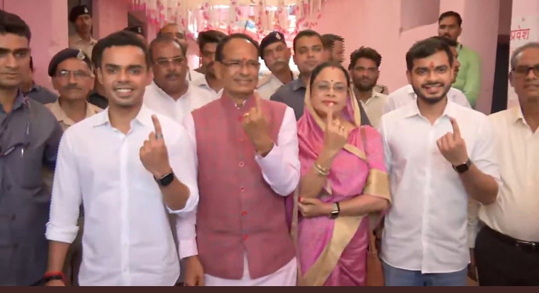 Bhopal: Third phase of panchayat elections voting underway, CM Chouhan and family casts vote in Jait - Vimarsana News