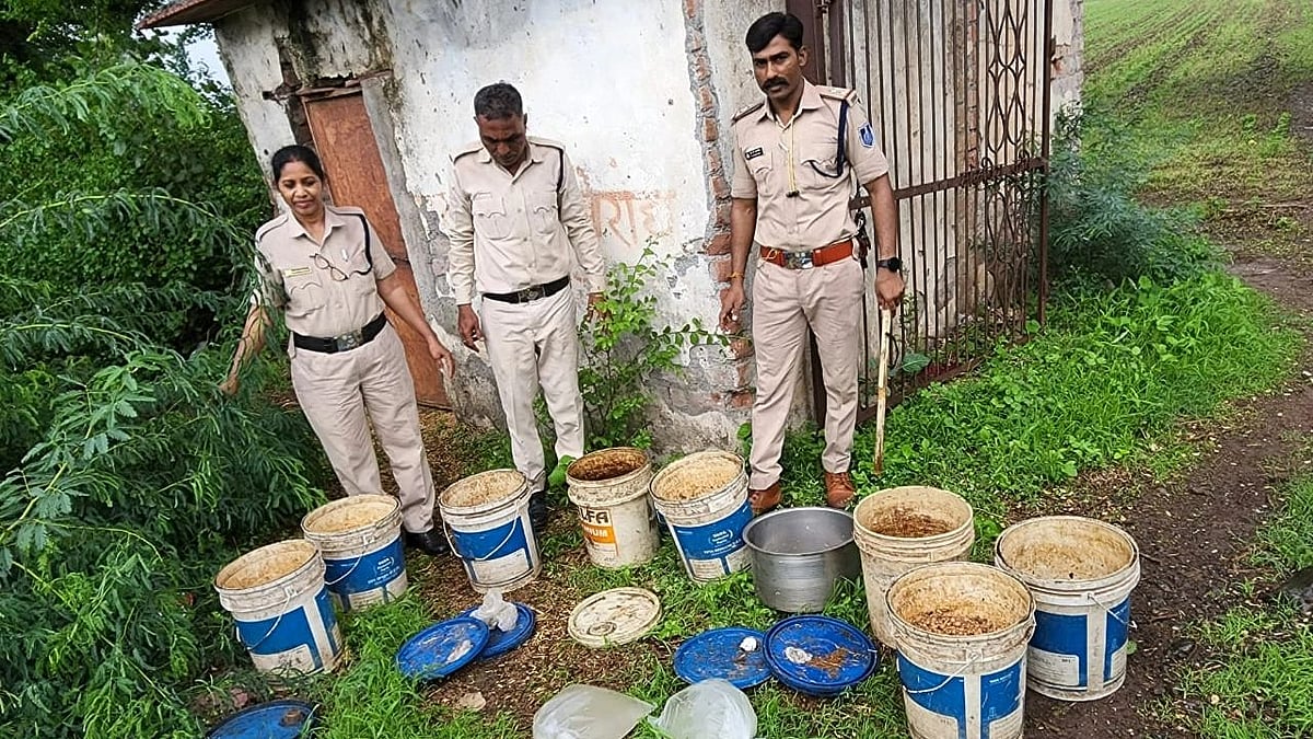 Khargone: 40 litres country liquor, 1,500 kg mahua lahan worth Rs 85,000 seized, three arrested - Vimarsana News