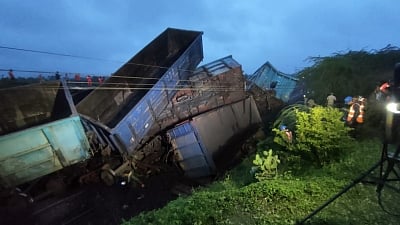 Gujarat: Thirty trains on Mumbai-Delhi route diverted after goods train derails in Dahod - Vimarsana News