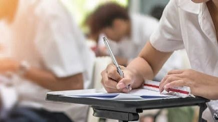 Tamil Nadu: Protest in Coimbatore over school forcing parents to sign indemnity bond - Vimarsana News