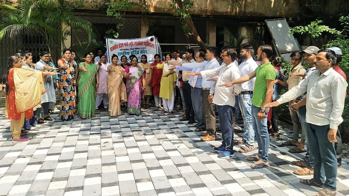 Ganjbasoda: 'Van Mahotsav' organised by EPCO in SGM college - Vimarsana News