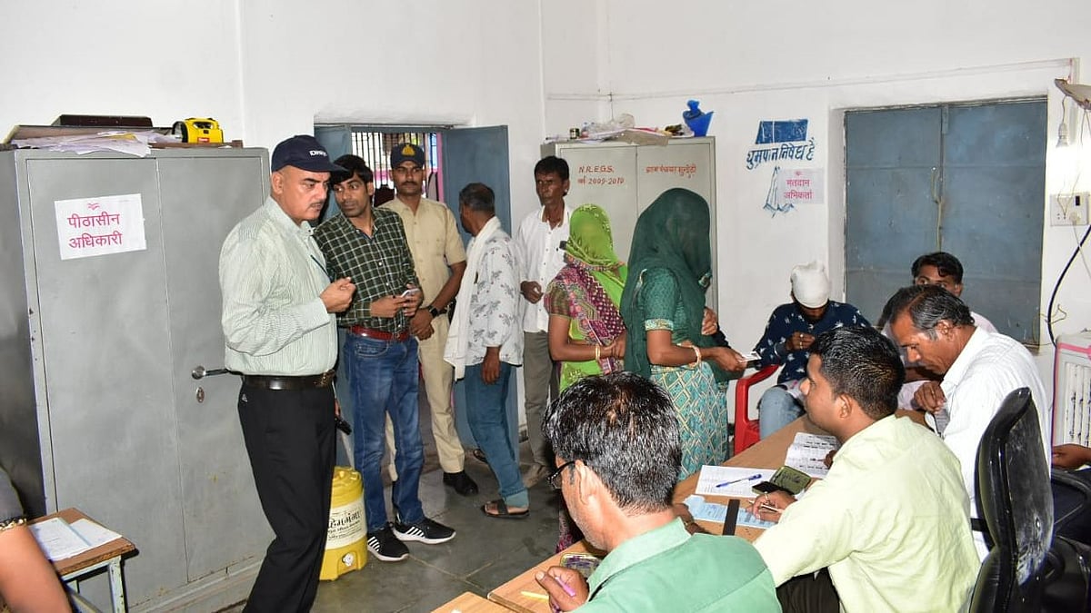 Long queues seen outside polling booths in Mandsaur - Vimarsana News