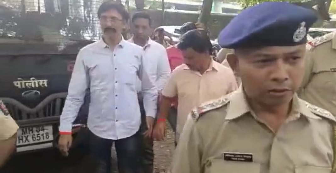 Shiv-Sena's Dombivli city president, associates arrested for stealing cash & documents from branch office - Vimarsana News