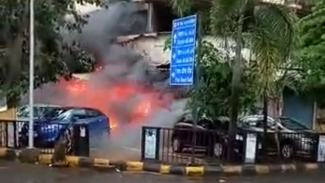 Stationery shop gutted in fire in Nerul - Vimarsana News