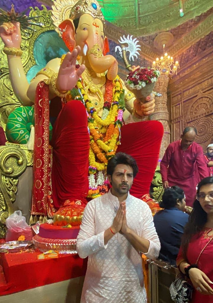 Ganeshotsav 2022: Kartik Aaryan visits Lalbaugcha Raja