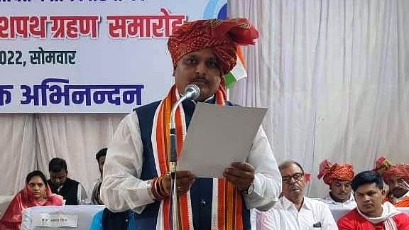 Barwani: District panchayat president, vice-president take oath - Vimarsana News
