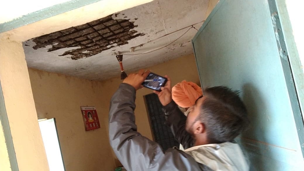 Sardarpur: BRC, assistant engineer inspect dilapidated govt school - Vimarsana News