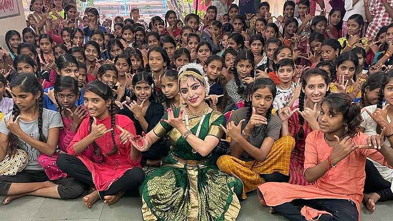 Ujjain: Bharatnatyam artiste conducts workshop in two govt schools - Vimarsana News
