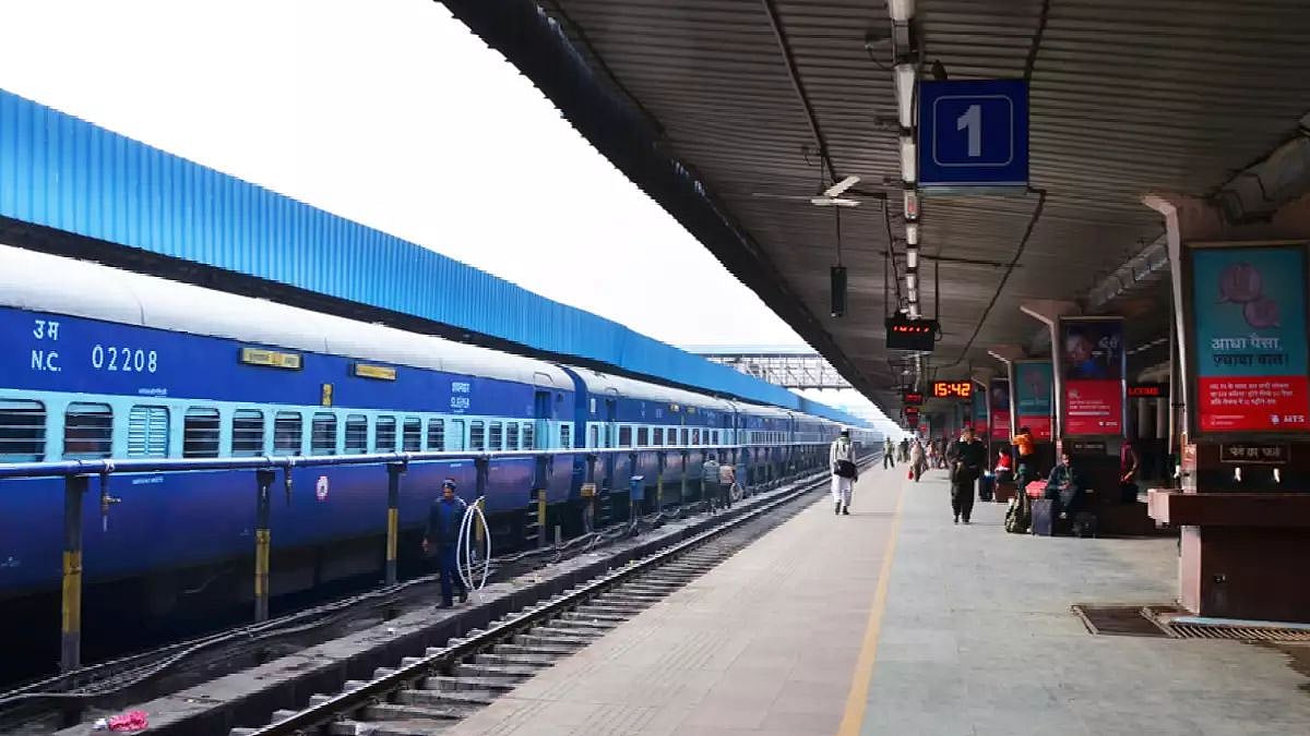 Mumbai: RPF team of WR cracks down heavily on touts involved in illegal business of railway ticketing - Vimarsana News