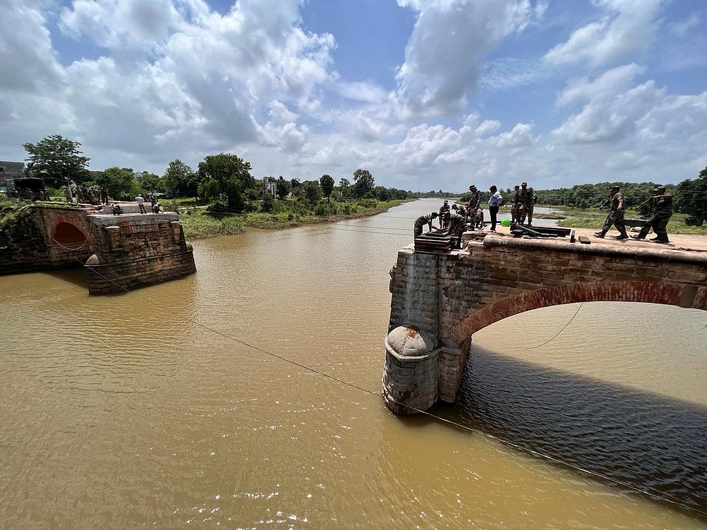 Bhopal: Army lays Bailey Bridge to restore vehicular flow on Bhopal - Vimarsana News