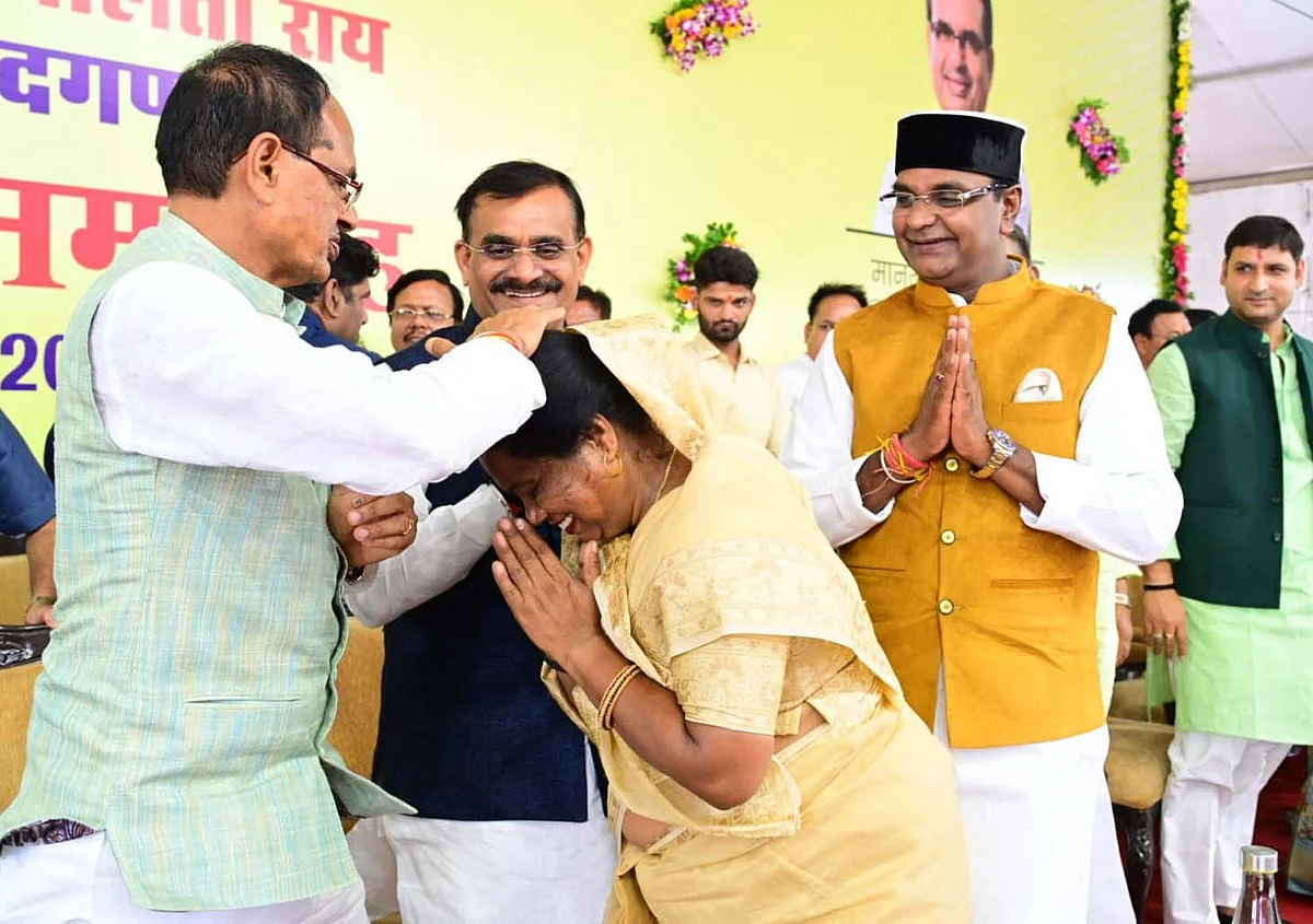 Mayor Malti Rai seeks blessings of CM Shivraj SIngh Chouhan after taking oath in Bhopal on Saturday.