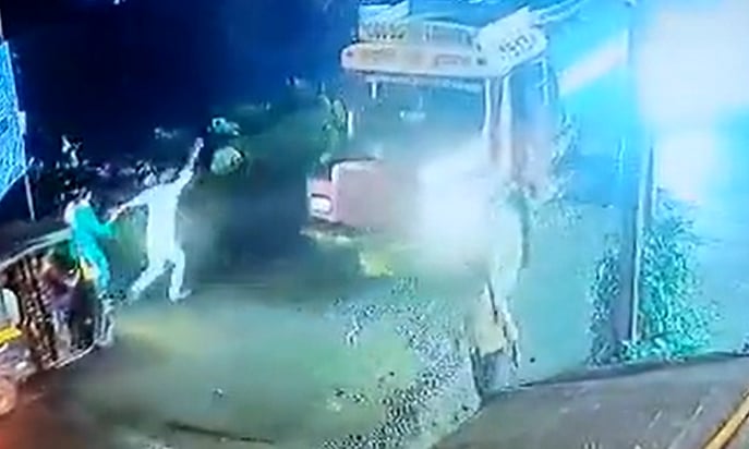 On Camera: Thane man falls from bike after hitting pothole, gets run over by water tanker - Vimarsana News