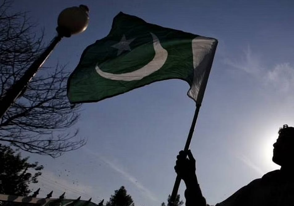 Pakistan withdraws 15th Constitutional Amendment bill, fails to give provincial status to PoK - Vimarsana News