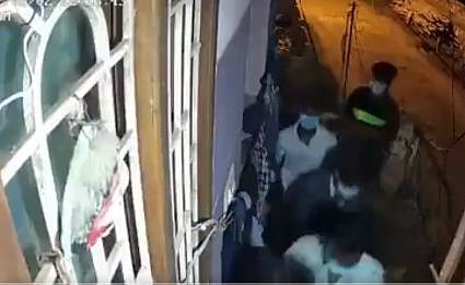 WATCH: Caught on camera, woman abducted from her house by 15 men in Tamil Nadu's Mayiladuthurai - Vimarsana News
