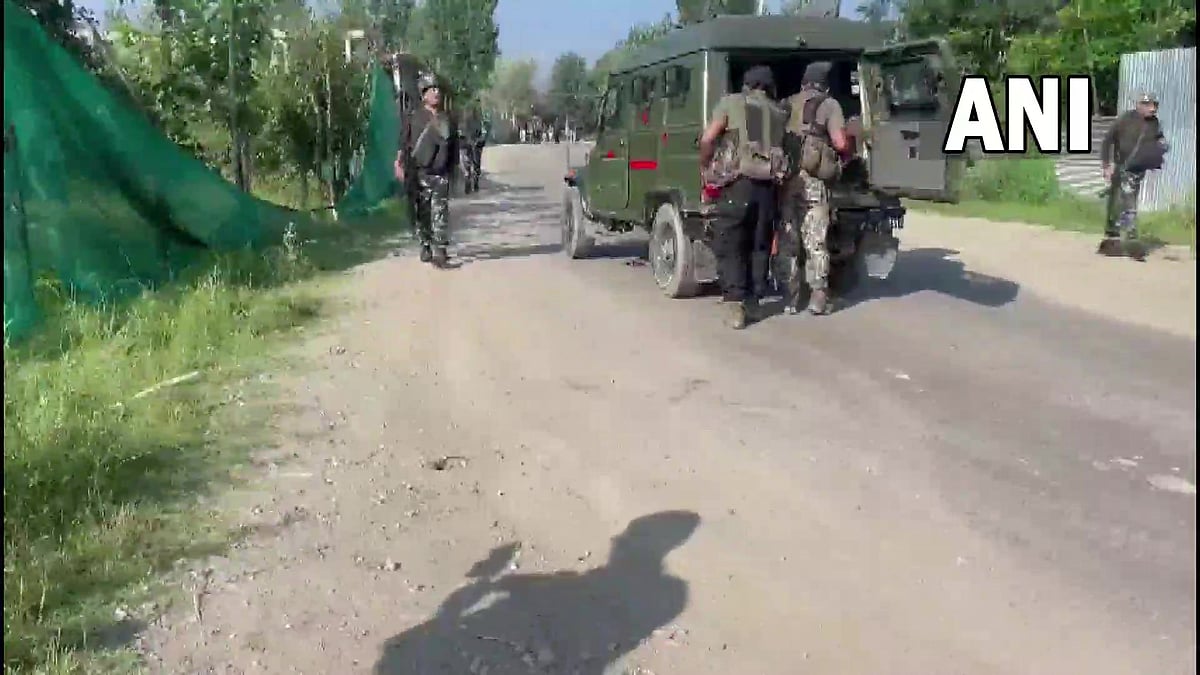 Watch: IED weighing 25 to 30 Kgs in Pulwama defused by police and security forces - Vimarsana News