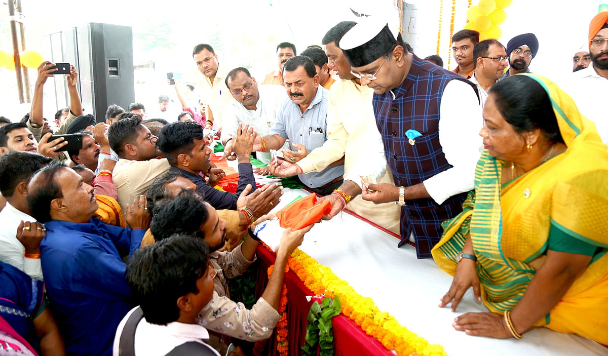 Bhopal: Har Ghar Tiranga; Minister Vishwas Sarang inaugurates 'National Flag distribution centre' - Vimarsana News