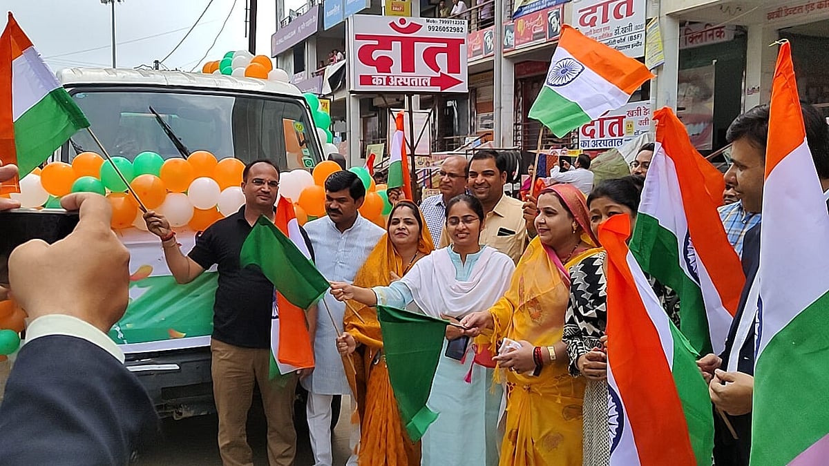 Pithampur: 'Har Ghar Tiranga, Ghar Ghar Tiranga' awareness rally witness sea of people - Vimarsana News