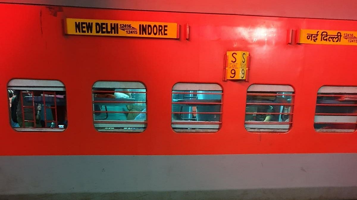 Maiden run of IndoreDelhi train; Kota railway staff in scuffle with