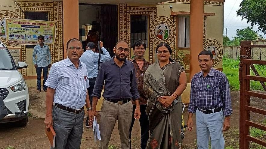 Khargone: Show-cause notice to be issued against doctors absent from duty - Vimarsana News