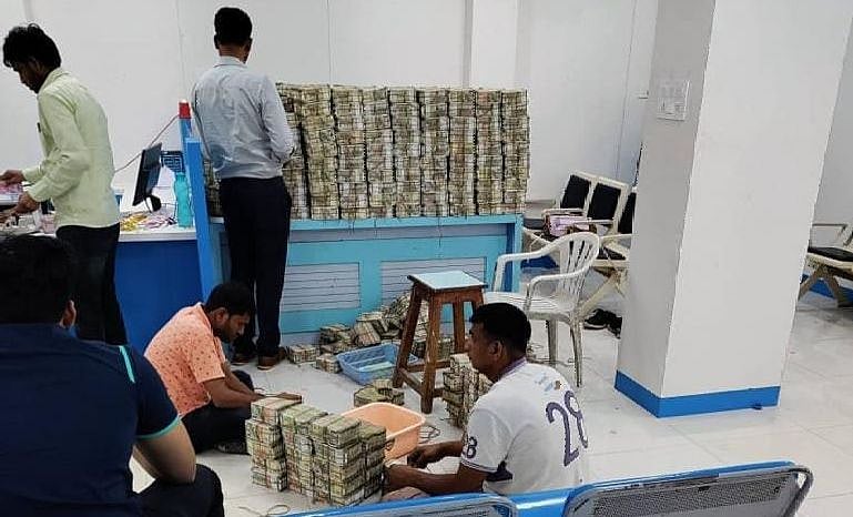 Maharashtra: IT officials raid businessmen in Jalna; seize assets, jewellery worth over Rs 300 cr - Vimarsana News