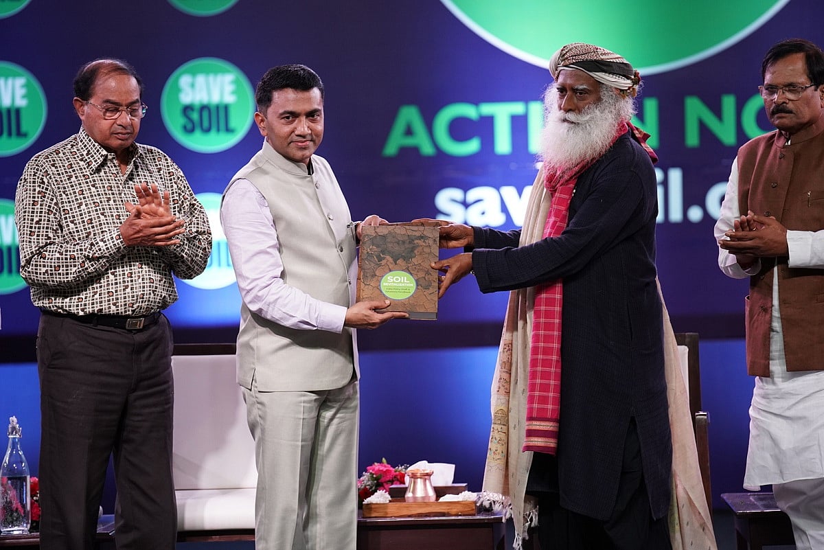 Goa Chief Minister Dr Pramod Sawant, Sadhguru exchange MoUs as Goa becomes ninth state to join Save Soil movement - Vimarsana News