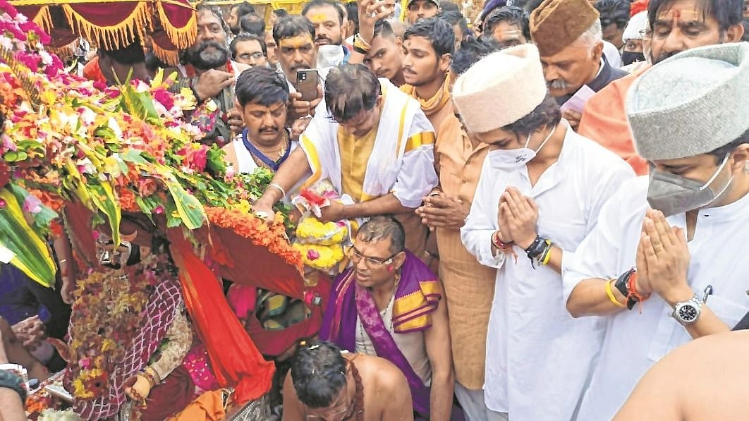 Ujjain: Baba Mahakal's Shahi Sawari taken out in traditional fashion - Vimarsana News