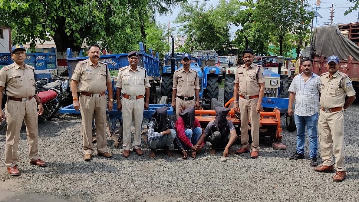 Sendhwa: Cops bust inter-state vehicle theft racket, four arrested - Vimarsana News